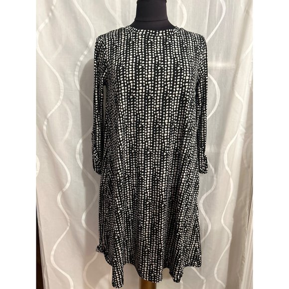 Apt. 9 Dresses & Skirts - Apt. 9 Black & White Print Dress With Roll Tab Sleeves And Pockets, Size Medium